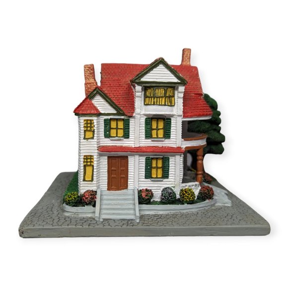 Vintage 1995 Santa's Best New England Christmas House - Picture 1 of 10